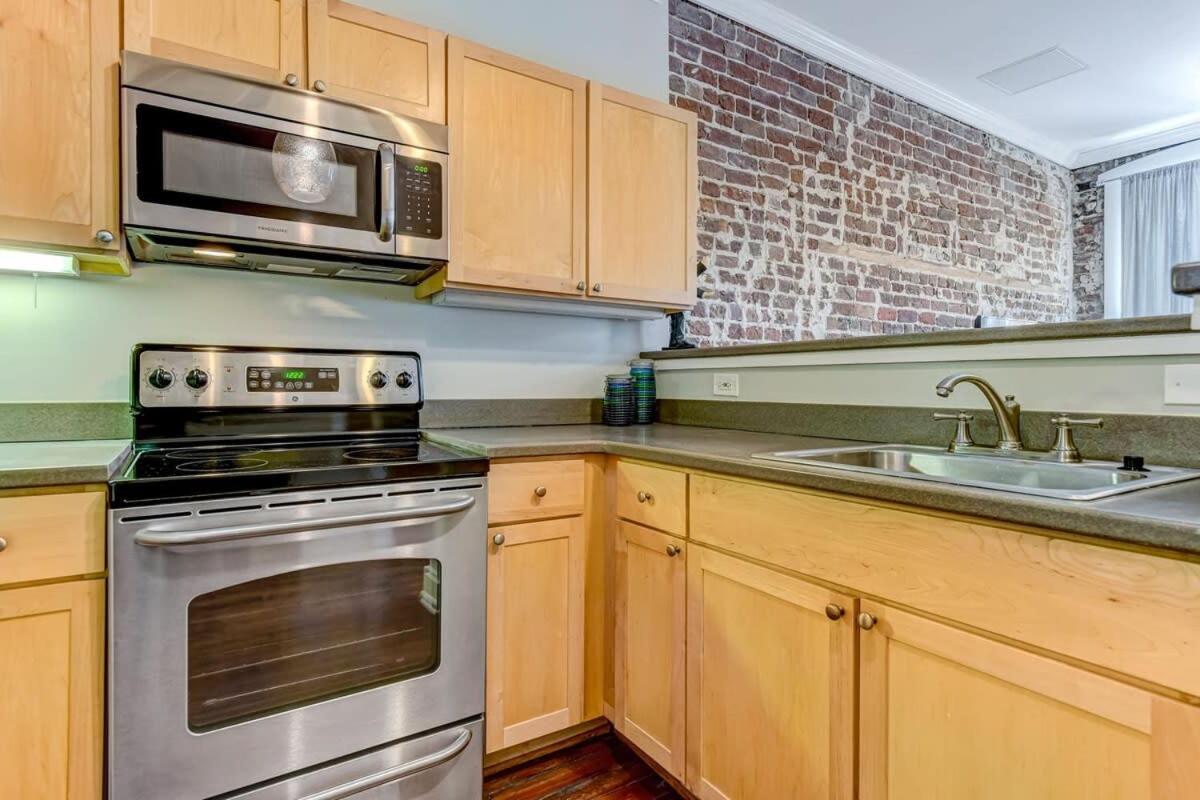 E Bay St Loft By City Market And River Street 서배너 외부 사진