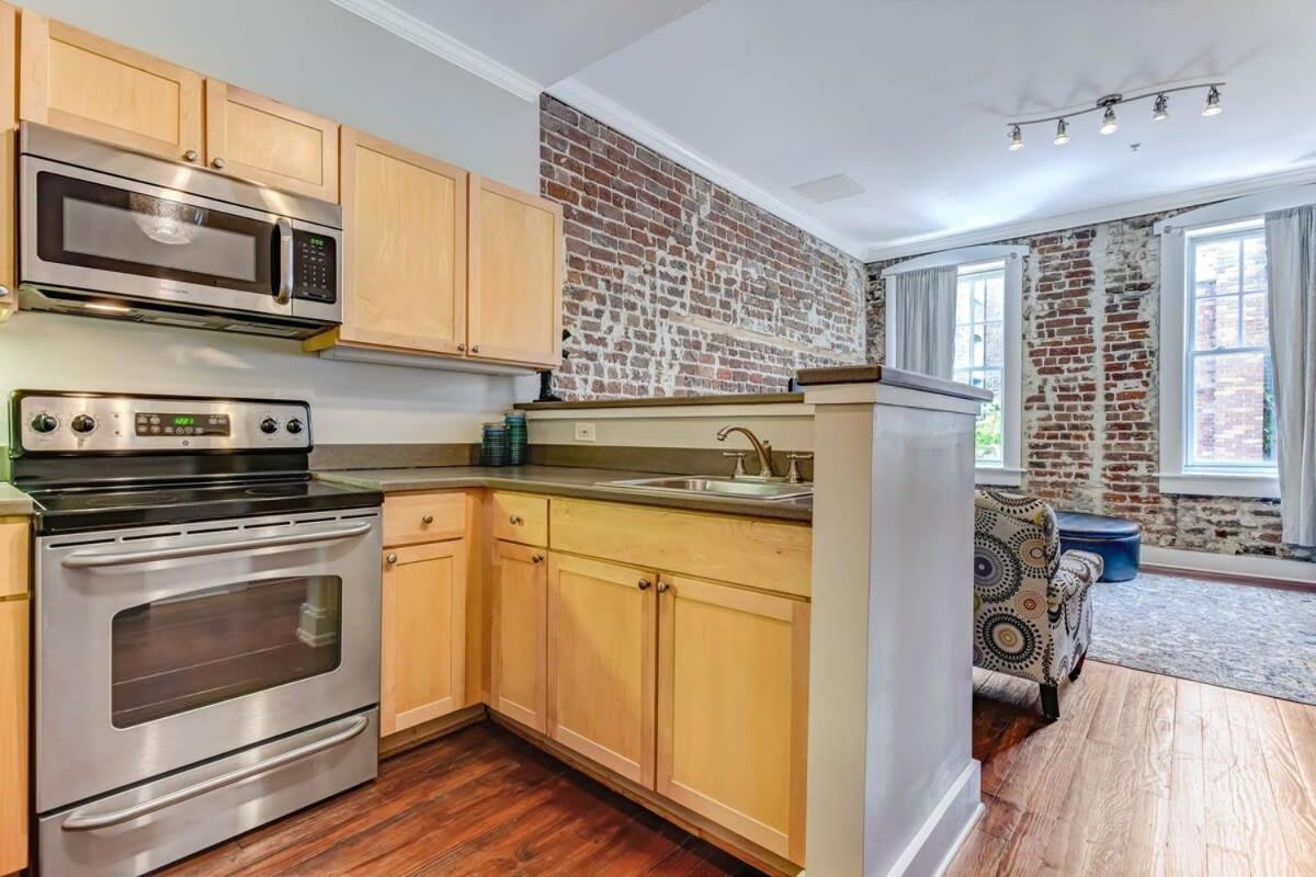 E Bay St Loft By City Market And River Street 서배너 외부 사진