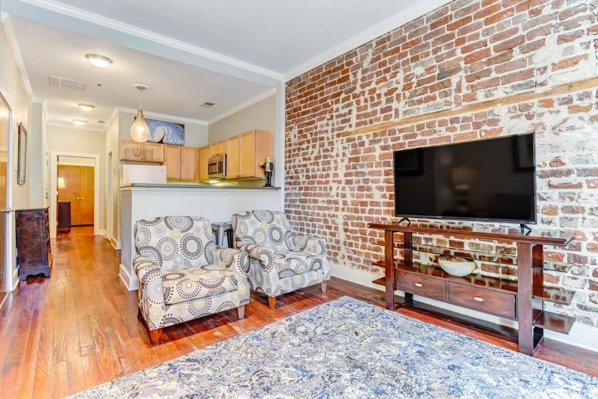 E Bay St Loft By City Market And River Street 서배너 외부 사진